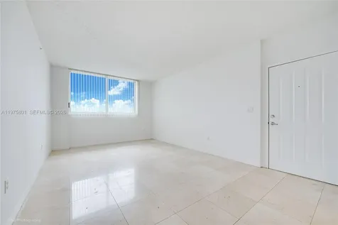 5099 NW 7th Street Miami FL 33126
