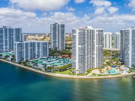19101 NE 36th Court Aventura FL 33180