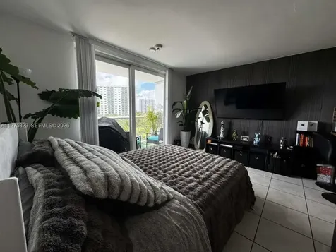 19201 Collins Avenue Sunny Isles Beach FL 33160