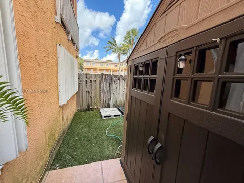 6255 Kendale Lakes Circle Miami FL 33183