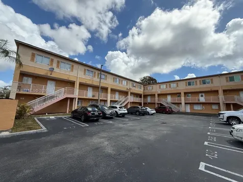 6255 Kendale Lakes Circle Miami FL 33183