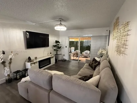 6255 Kendale Lakes Circle Miami FL 33183