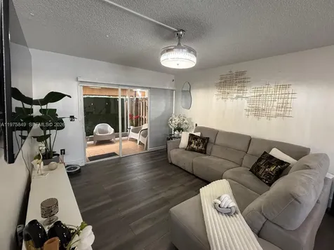 6255 Kendale Lakes Circle Miami FL 33183