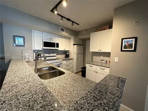 278 Village Boulevard Tequesta FL 33469