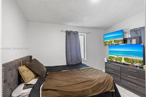 4520 SW 38th Street West Park FL 33023