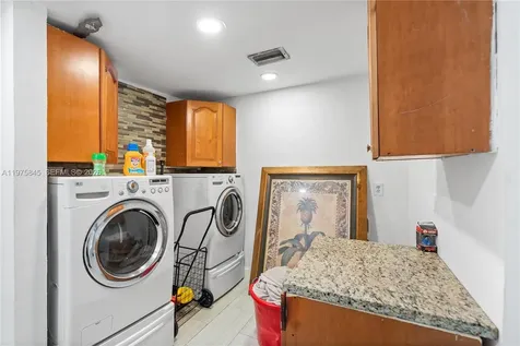 4520 SW 38th Street West Park FL 33023