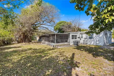 4520 SW 38th Street West Park FL 33023