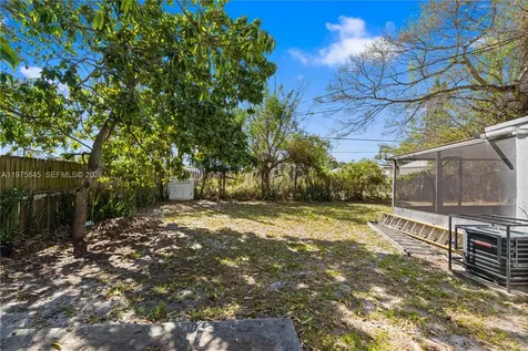 4520 SW 38th Street West Park FL 33023