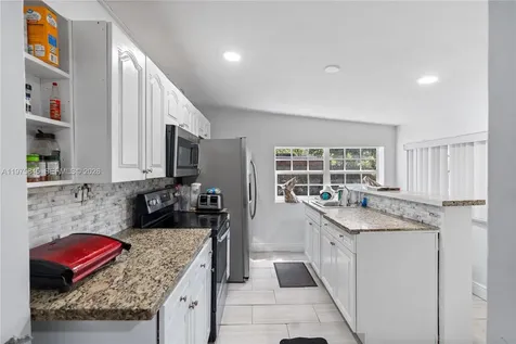 4520 SW 38th Street West Park FL 33023