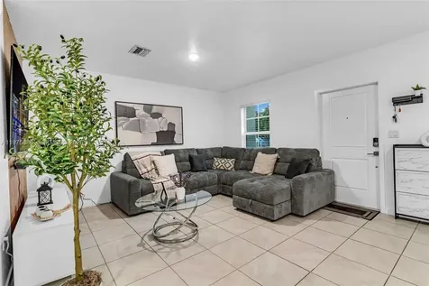 533 NE 5 Place Homestead FL 33034