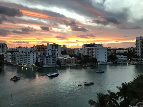 10 Venetian Way Miami Beach FL 33139