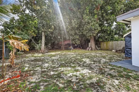 834 NW 115th Street Miami FL 33168