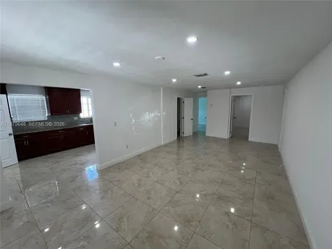 4365 W 1st Avenue Hialeah FL 33012