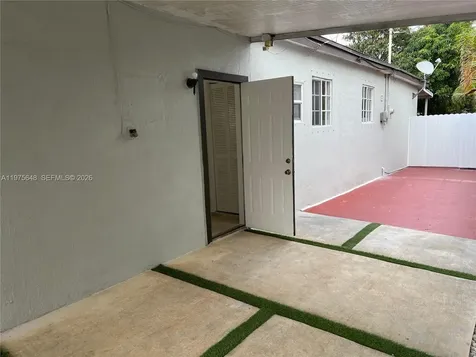 4365 W 1st Avenue Hialeah FL 33012