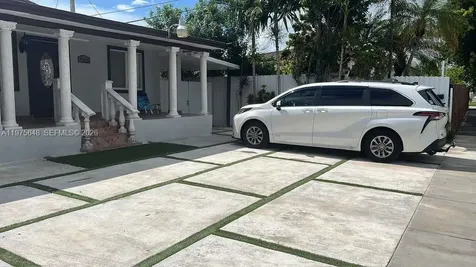4365 W 1st Avenue Hialeah FL 33012