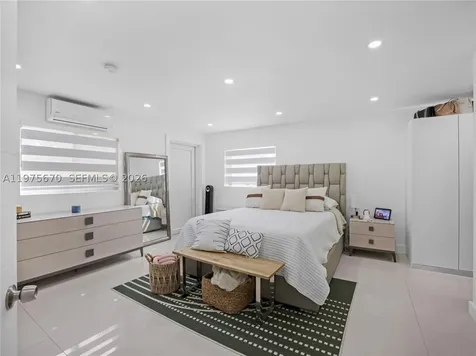 920 NE 159th Street North Miami Beach FL 33162