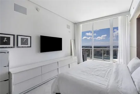 100 S Pointe Drive Miami Beach FL 33139