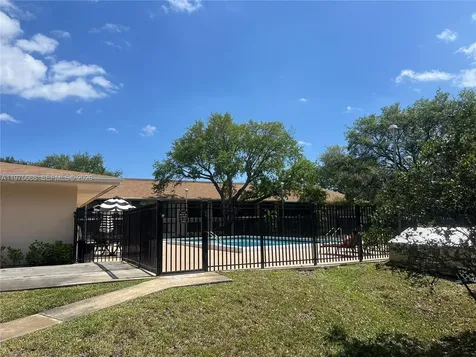 5981 Washington Street Hollywood FL 33023
