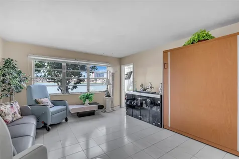 1530 NE 191st Street Miami FL 33179