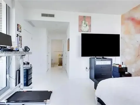 851 NE 1st Avenue Miami FL 33132