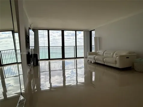 2101 S Ocean Drive Hollywood FL 33019