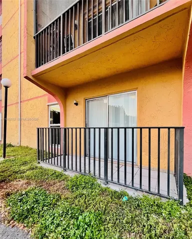 4721 NW 7th Street Miami FL 33126
