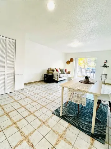 4721 NW 7th Street Miami FL 33126