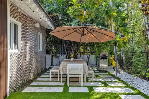 7630 NE 8th Avenue Miami FL 33138