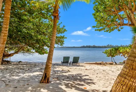 6 Riverview Road Jupiter Island FL 33455
