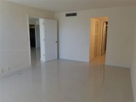 20500 W Country Club Drive Aventura FL 33180