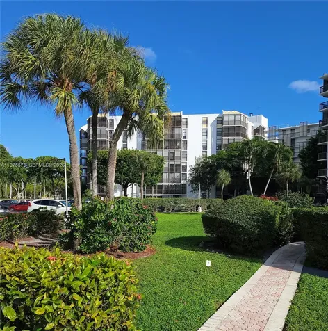 20500 W Country Club Drive Aventura FL 33180