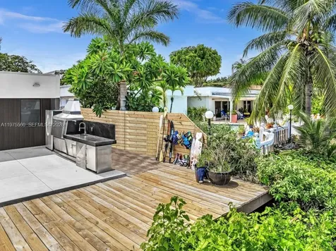 19801 NE 23rd Avenue Miami FL 33180