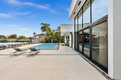 19801 NE 23rd Avenue Miami FL 33180