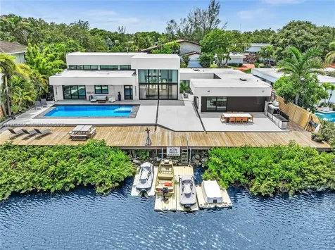 19801 NE 23rd Avenue Miami FL 33180