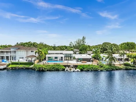 19801 NE 23rd Avenue Miami FL 33180