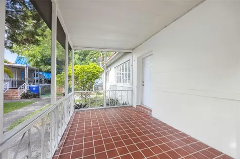 282 NW 41st Avenue Miami FL 33126