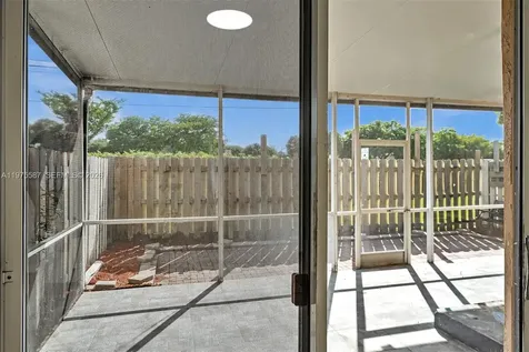 2297 NW 160th Terrace Pembroke Pines FL 33028