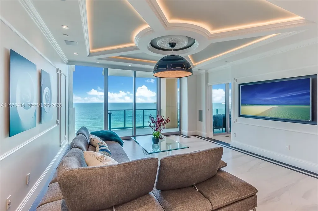 1455 Ocean Drive Miami Beach FL 33139