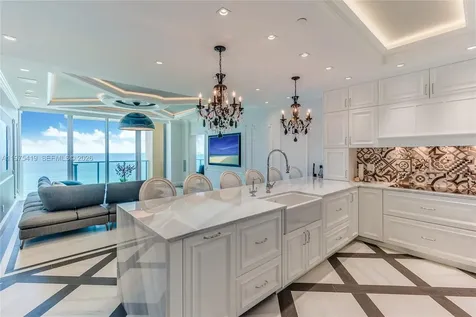 1455 Ocean Drive Miami Beach FL 33139