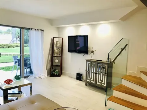 881 Ocean Drive Key Biscayne FL 33149