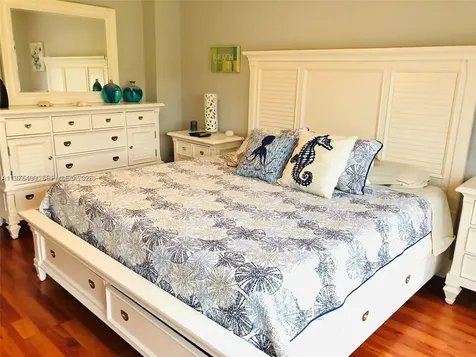 881 Ocean Drive Key Biscayne FL 33149