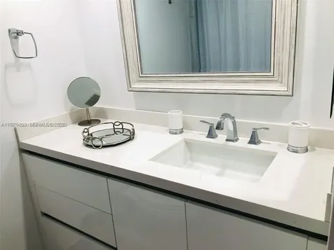 881 Ocean Drive Key Biscayne FL 33149
