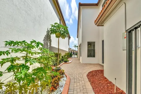 8354 NW 39th Court Cooper City FL 33024