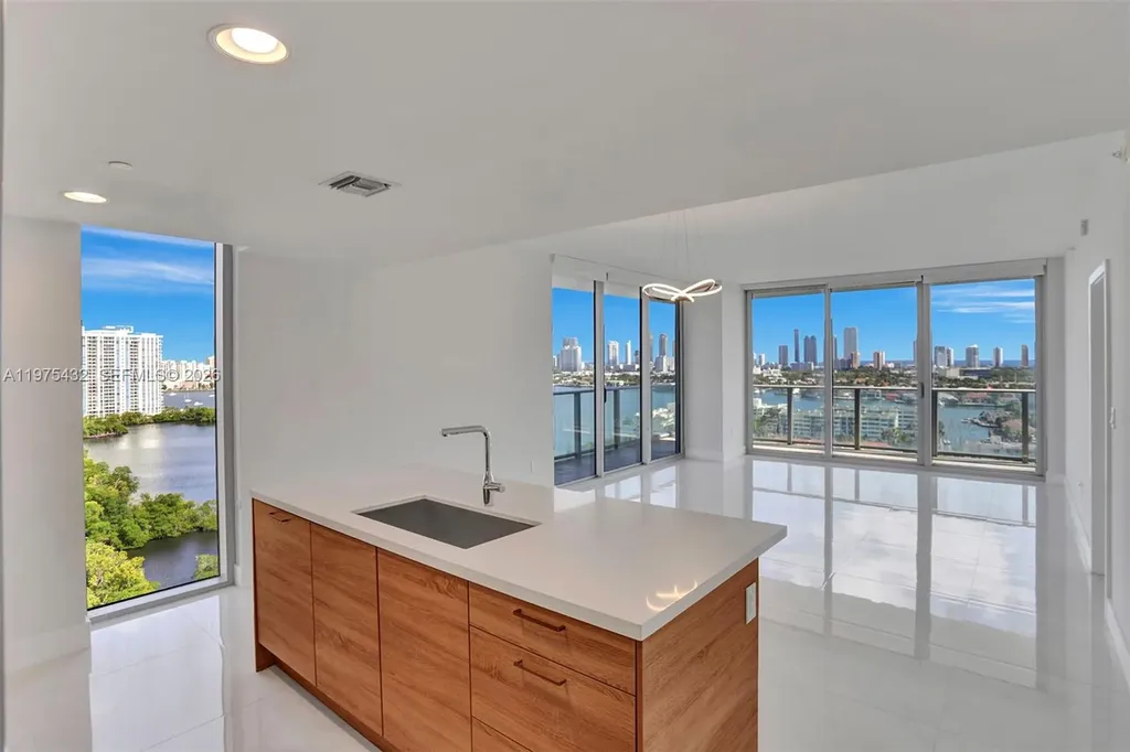 16385 SE Biscayne Boulevard North Miami Beach FL 33160