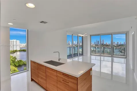 16385 SE Biscayne Boulevard North Miami Beach FL 33160