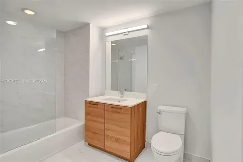 16385 SE Biscayne Boulevard North Miami Beach FL 33160