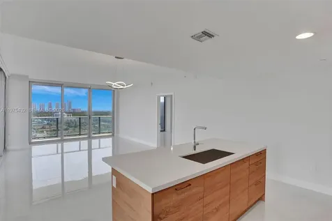 16385 SE Biscayne Boulevard North Miami Beach FL 33160