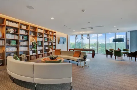 16385 SE Biscayne Boulevard North Miami Beach FL 33160