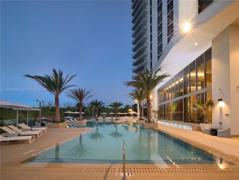16385 SE Biscayne Boulevard North Miami Beach FL 33160