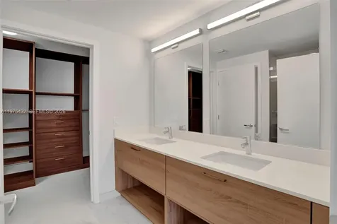 16385 SE Biscayne Boulevard North Miami Beach FL 33160